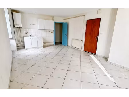 location appartement  m² t-2 à saint-uze  420 €
