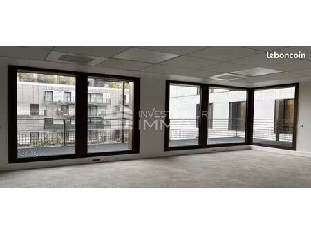 bureaux 679 m²