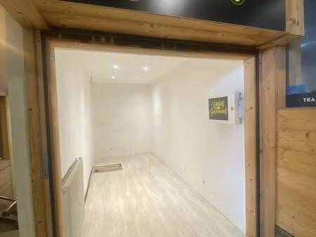 local commercial val thorens