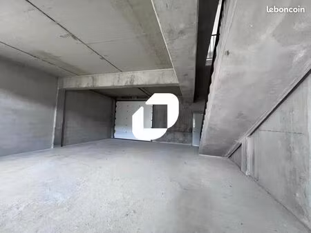 local d'activité 258 m²