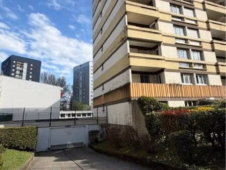 location garage / box 14 m2  proche avenue jean perrot (arret ponsard à 50m)