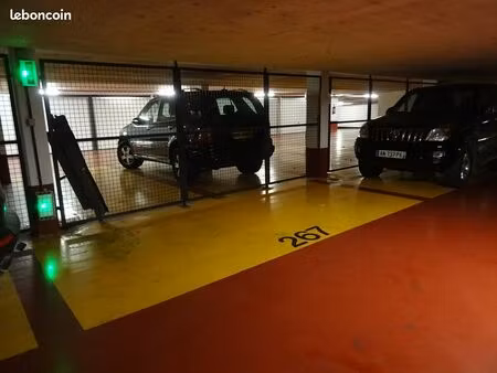 parking a louer au 159 rue de l'universite paris 7