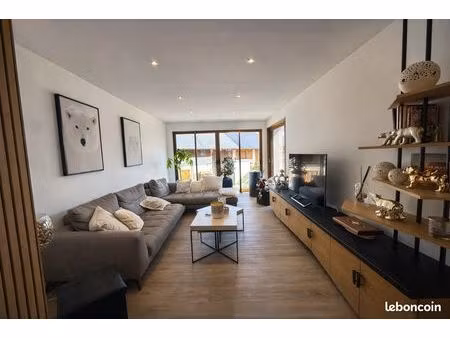 maison 6 pièces 205 m²