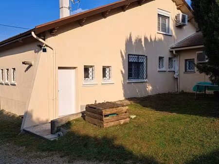 grande maison familiale à la campagne proche de toutes les commodités