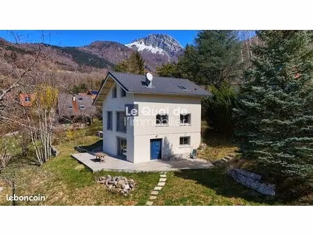 villa 6 pièces 160 m²