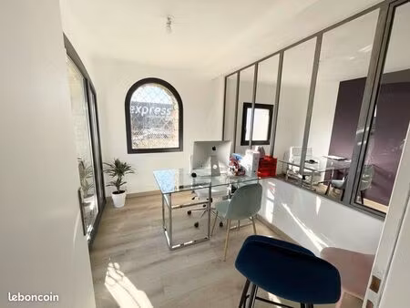 bureau fermé à louer dans espace de coworking