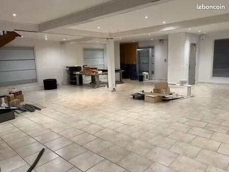 local commercial 170m2 carrez avec vitrines idéal opticien  bijoutier ou objet de collecti