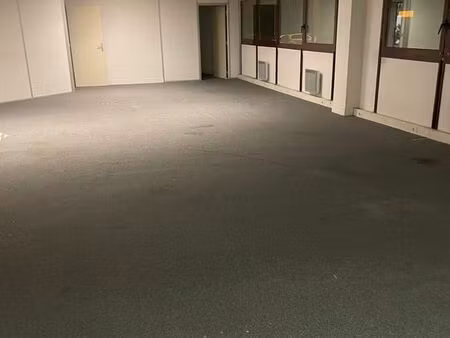 local d’activité / stockage / entrepôt – 122 m²