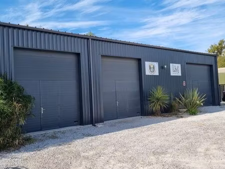 tosse  entrepôt à louer 67 m2