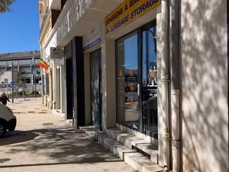 local commercial idéalement situé