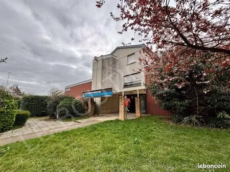 boutique 908 m² mareuil les meaux