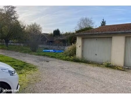 garage à louer dans propriété sécurisée