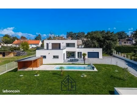 villa 4 pièces 183 m²