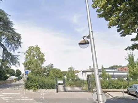 local commercial 325 m²