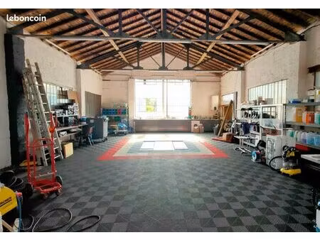 local professionnel 700 m² – axe passant – fort potentiel
