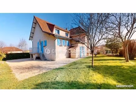 maison 9 pièces 230 m²