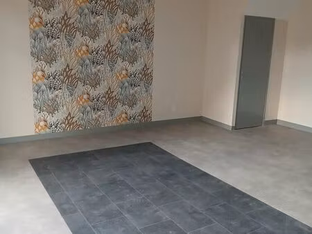 appartement au bourg au rdc à côté d une boulangerie et épicerie