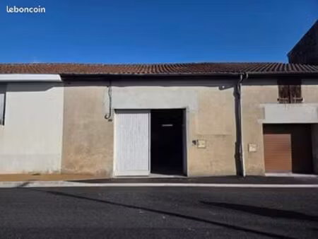très beau bâtiment idéal pour créer un loft