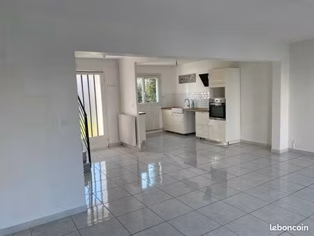 jolie maison 3 chambres dans quartier calme dispo au 15/06