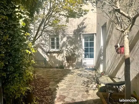 charmante maison de 140 m2 au sol dans le vieux village