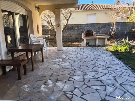 t2 au calme avec parking