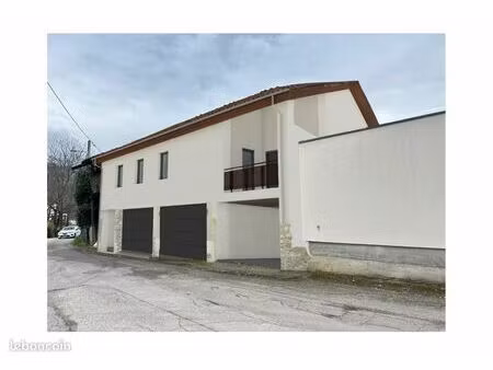 particulier loue appartement meublé t4 neuf dans bâtisse rénovée