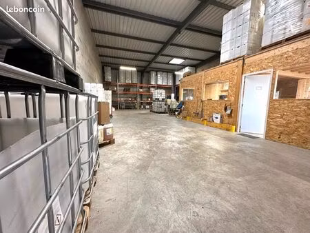 à louer – local entrepôt & bureaux