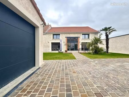 maison 7 pièces 207 m²