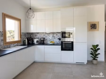 t3 traversant de 77 m² avec grande terrasse de 19 m² et box — meublé haut de gamme