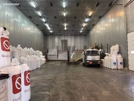 entrepôt + bureaux 1 400 m² à louer – servian (a75 / a9)