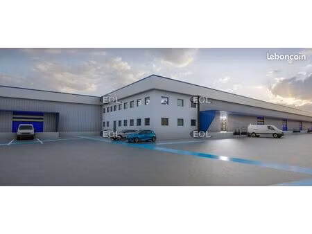 local logistique 10 085 m²