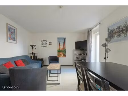 duplex indépendant avec terrasse et parking
