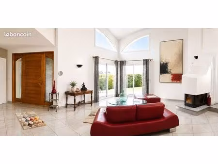 maison d’architecte – volumes rares – vue dominante – 320 m²- loire- villa- saint victor s