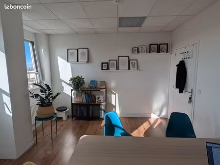 bureau à louer tour du polygone