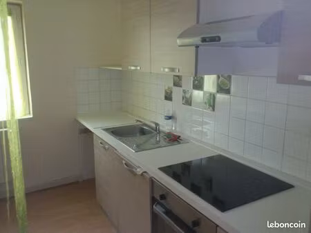 f4 à louer dans maison