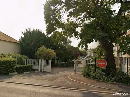 place de parking à louer - residence monceau