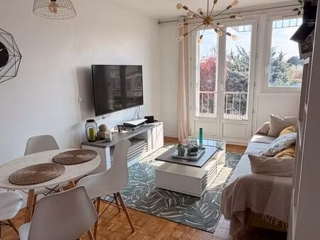 f2 meublé 40m² rénové – 7 min rer a – la défense 10 min – houilles