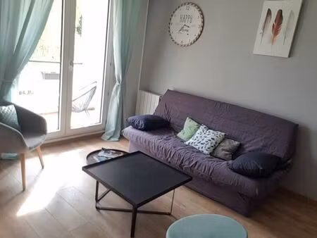 f2 meublé avec balcon