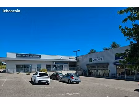 local commercial pôle médisanté saint jean de soudain