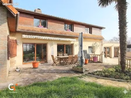 maison 9 pièces 240 m²