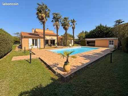 propriété 7 pièces 174 m²