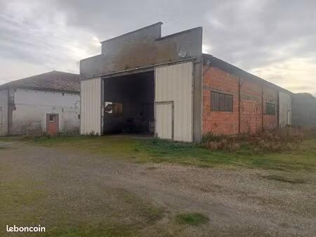 location hangar camping-car