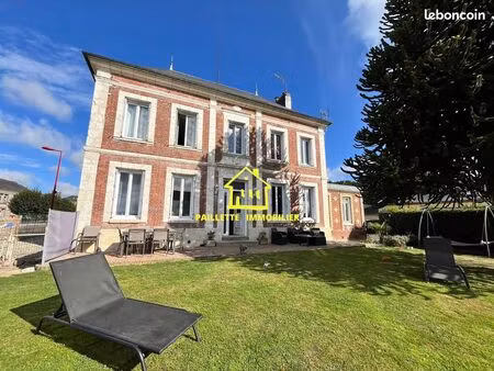 maison 11 pièces 218 m²