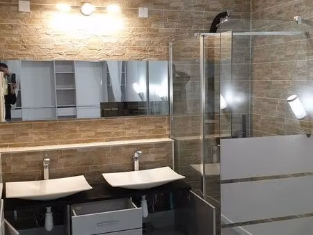 rez-de-jardin 48m² (avec terrasse et jardinet) à l’étrat