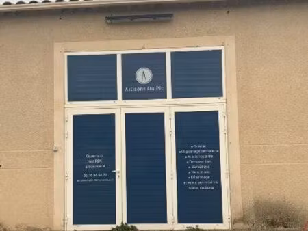 local commercial avec stockage et bureaux