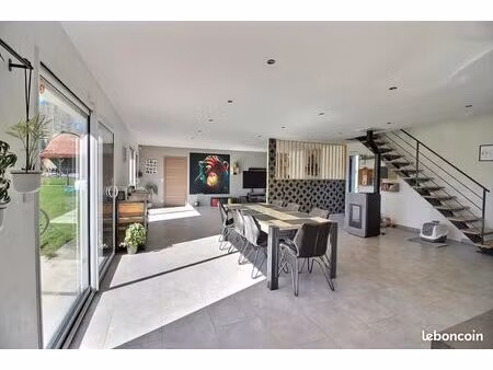 maison 6 pièces 220 m²