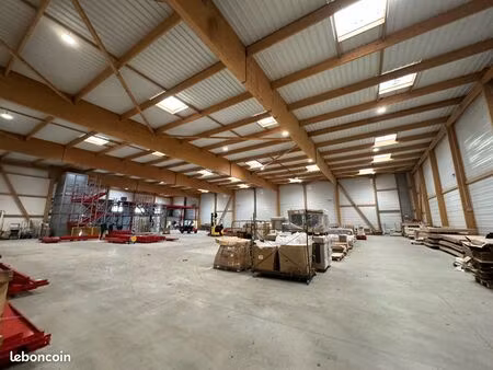 entrepôt caudan 2000m2 + foncier