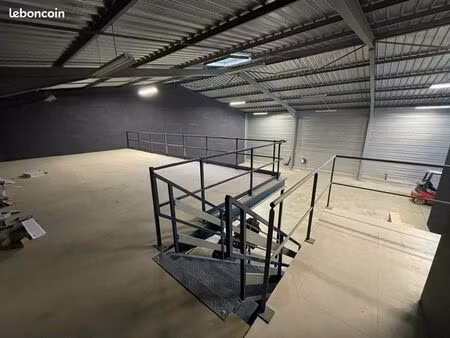 bâtiment professionnel 663 m² – bureaux + entrepôt – parking