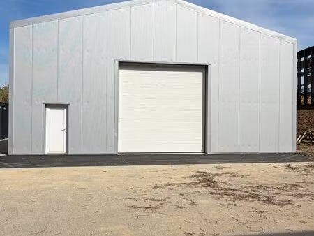 bâtiment industriel 300 m2  isolé  neuf avec place de parking