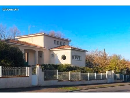 superbe maison t6 avec piscine